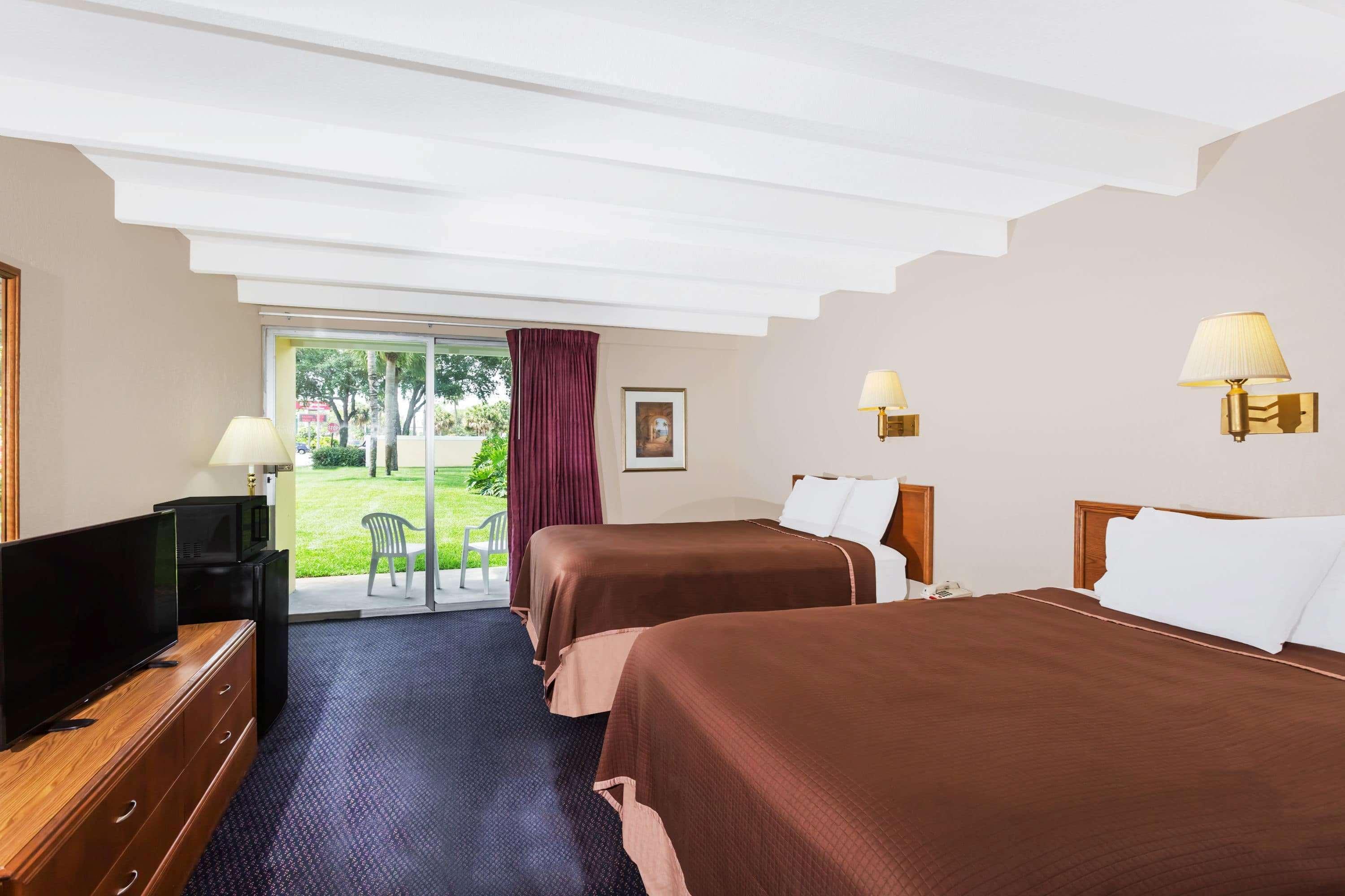 Howard Johnson By Wyndham Vero Beach / Downtown Екстериор снимка