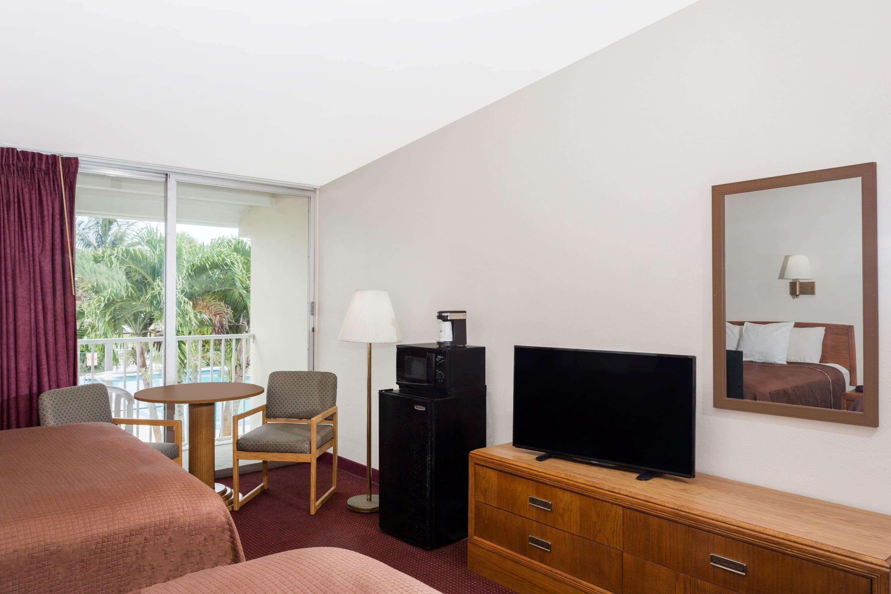 Howard Johnson By Wyndham Vero Beach / Downtown Екстериор снимка