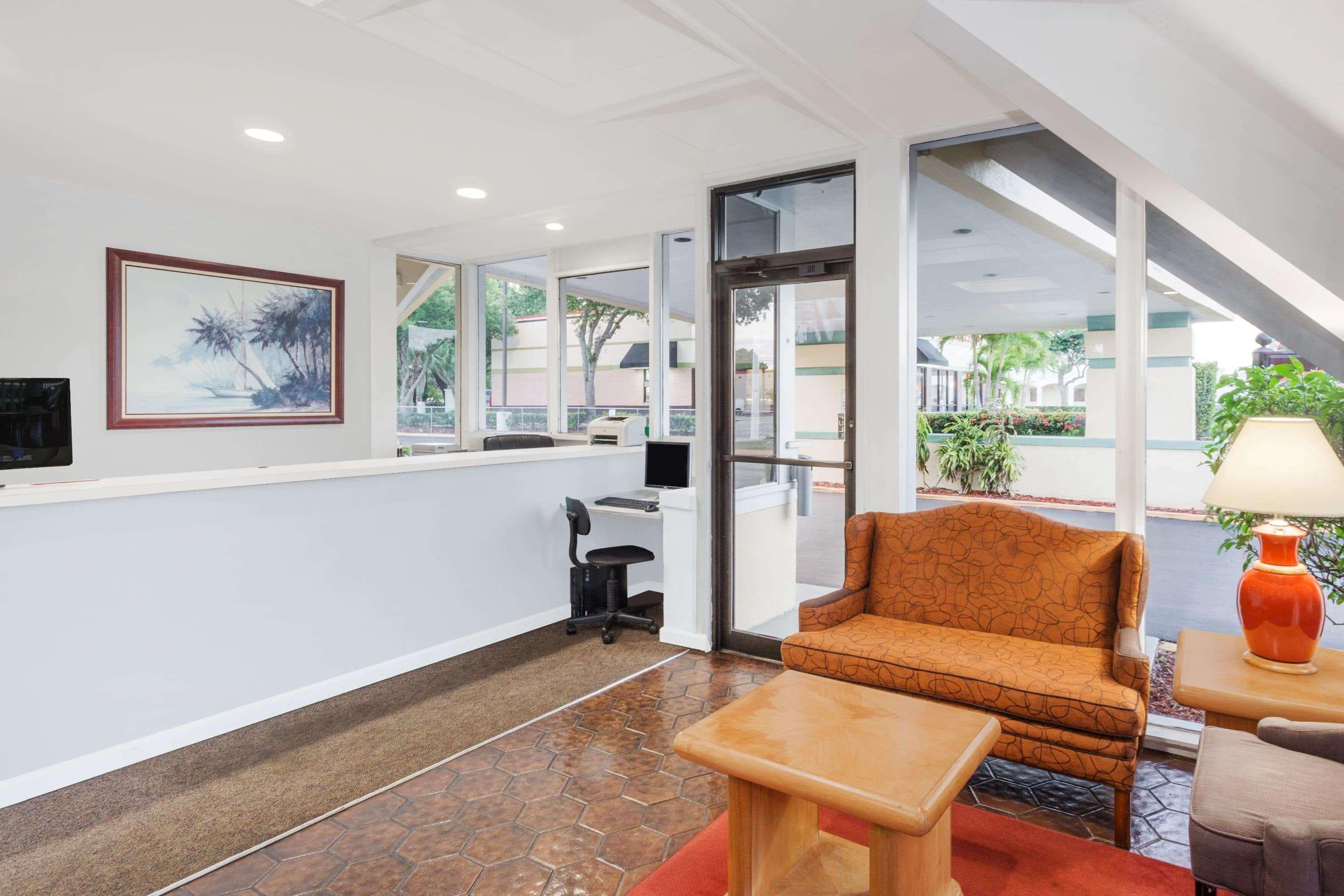 Howard Johnson By Wyndham Vero Beach / Downtown Екстериор снимка