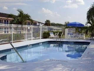 Howard Johnson By Wyndham Vero Beach / Downtown Екстериор снимка